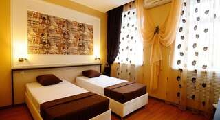 Гостиница A-Hotel Оренбург Улучшенный двухместный номер с 1 кроватью или 2 отдельными кроватями-7